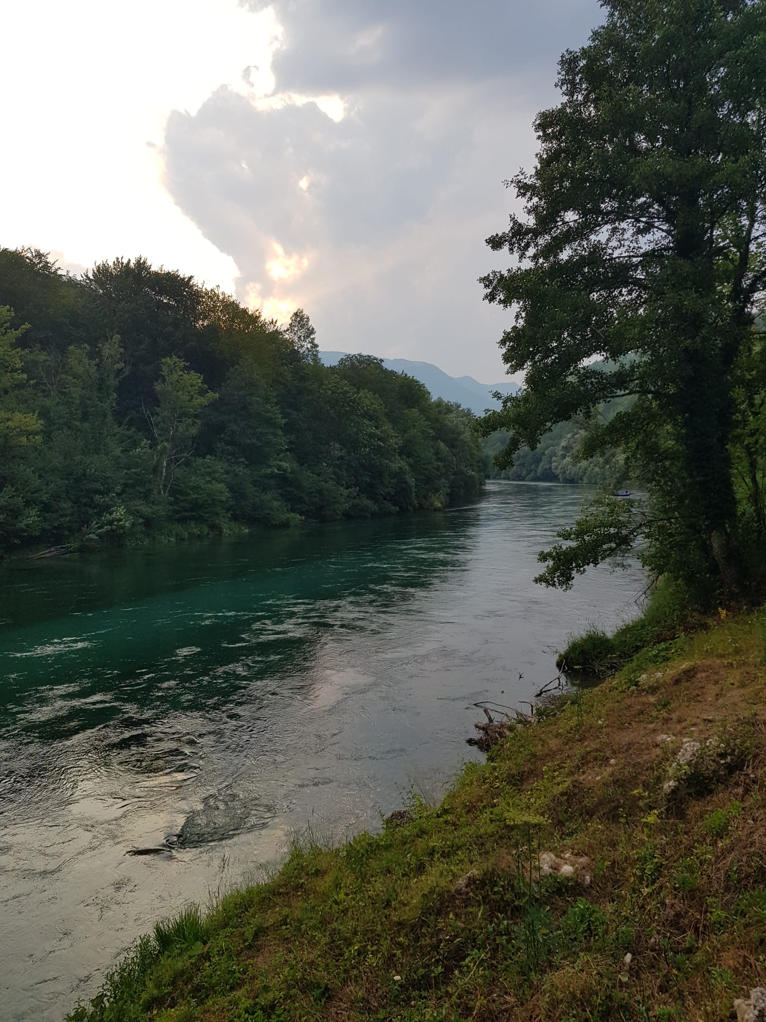 De Drina rivier aan het einde van de Rafting Tour